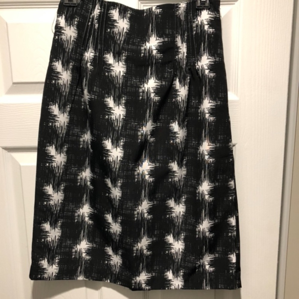 Black / white   Knee length pencil skirt